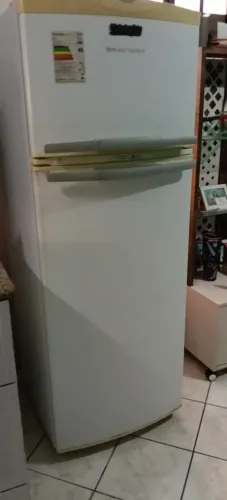 Vende se geladeira Brastemp 319 litros