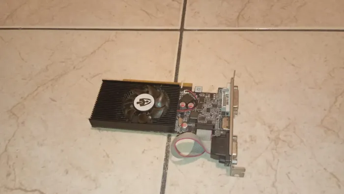 Placa de vídeo Nvidea GT 610, bom estado