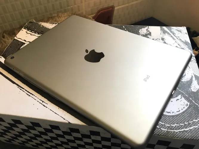 iPad (6ª geração) 32GB Wi-Fi - Funcionando Tudo 