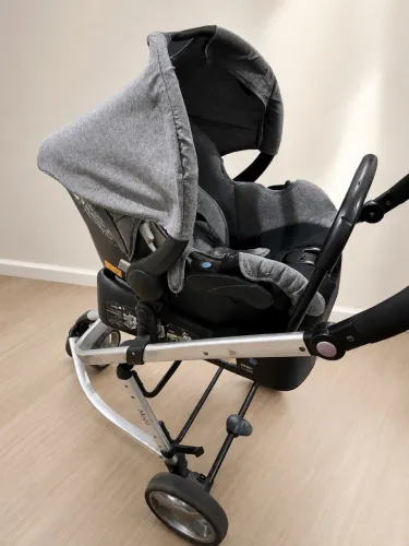 Carrinho de bebê Moisés com bebê conforto Safety