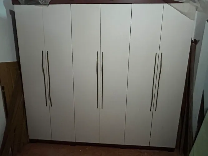 Vendo guarda roupas de 6 portas