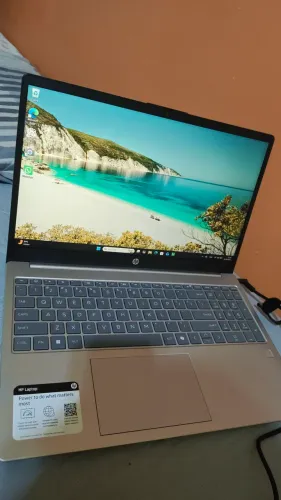 Notebook HP 15 (i3 13ª Gen / 8GB RAM / SSD 256GB) - Estado de Novo!