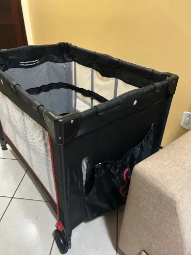 Berço portátil vira cercado também
