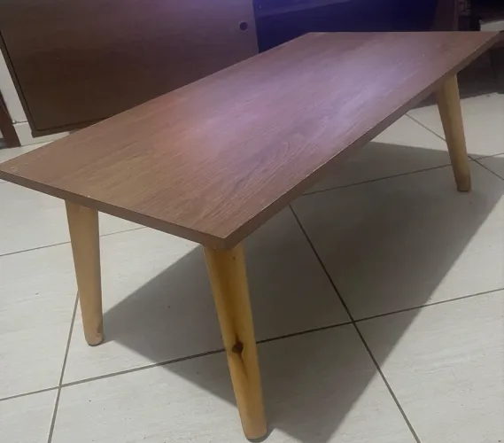 Mesa De Centro Grande 80x42 Retangular Com Pés Em Madeira Cor Freijó