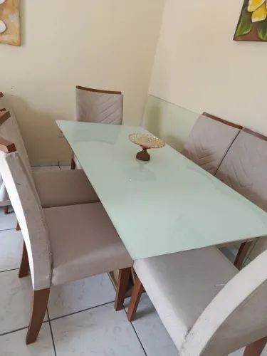 Mesa de jantar com 6 cadeiras