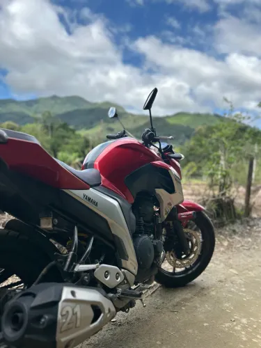Fazer 250 ano 2021. Nunca faltou uma revisão. Troco por carro