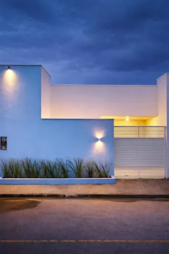 Alugo casa 2/4 no Bairro sim próx ao Cond Azaléias