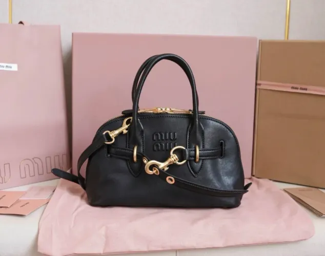 Miumiu Bolsa em couro - Top Handle - Preta 