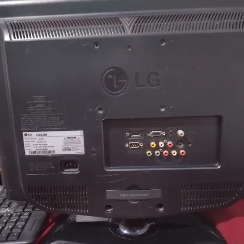 Monitor LG, p seu PC 20pl faltndo a película polarizada vai c/ apenas o cabo Zap *