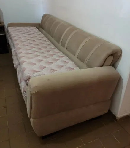 Vendo jogo de sofá sendo três lugares e duas poltronas individuais.