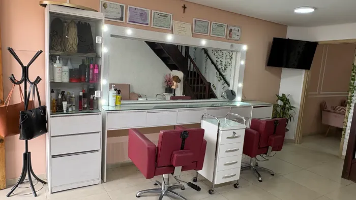 Penteadeira com cristaleira 