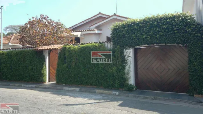 RESIDÊNCIA AMPLA , 6 DORMITÓRIOS, 6 VAGAS DE GARAGEM , PRÓXIMO AO BAIRRO DO HORTO FLORESTA
