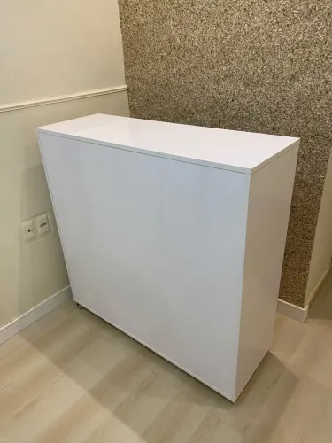 Vendo Balcão Recepção, material MDF COM BRILHO.