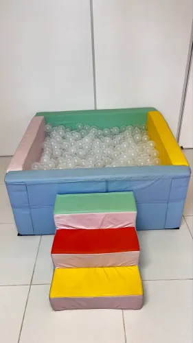 PISCINA + BOLINHAS + ESCADA ESPUMADA