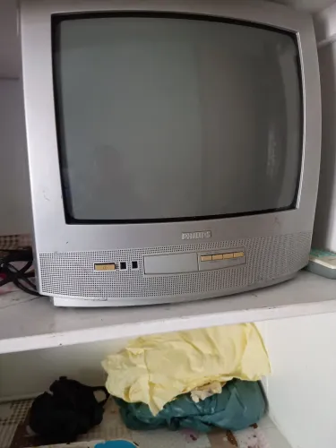Tv colorida14" 220vts só falta o conversor