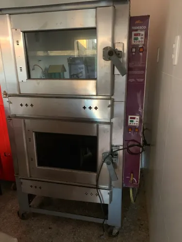 Forno - usado mais em perfecto estado de uso, bem conservado.