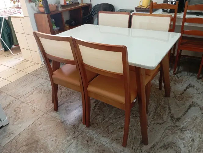 Mesa resistente de madeira pronta entrega 