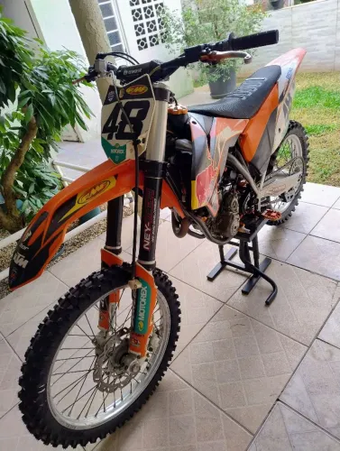 Vendo moto de pista KTM