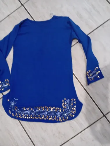 Blusa infantil com detalhes dourado