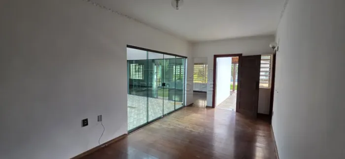 Casa à Venda com 4 dormitórios, Piscina e Terreno de 1.008 m² Ideal para Moradia ou Invest