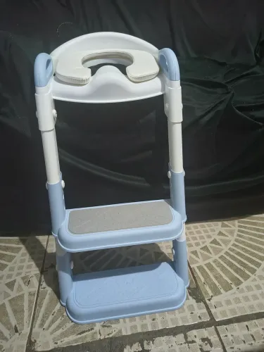 Troninho infantil com escada