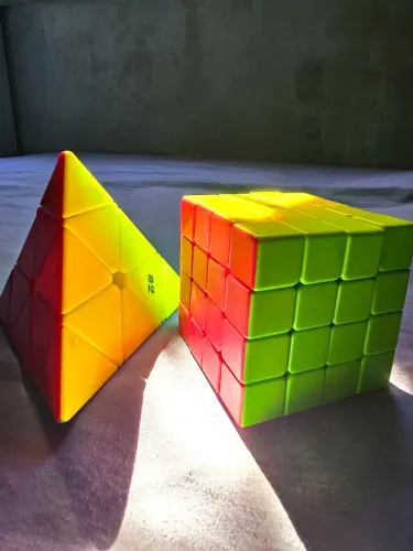 Cubo 4x4 e Pyraminx