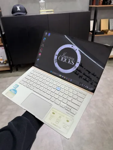 ZenBook 14 - i7 8th gen