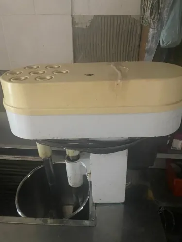 Máquina de fábricar sorvete e picole. 