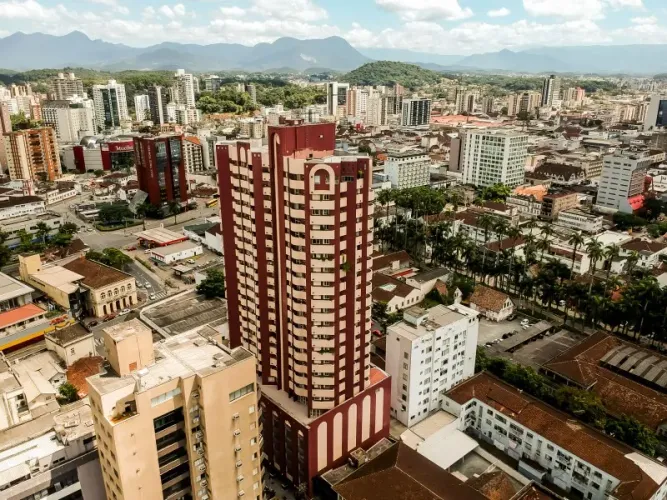 Apartamento à venda no Centro de Joinville-SC: 1 quarto, 1 sala, 1 banheiro, 45m² de área!