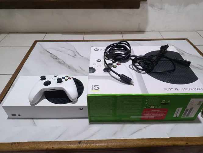 Vendo Xbox Séries S 512 GB Seminovo