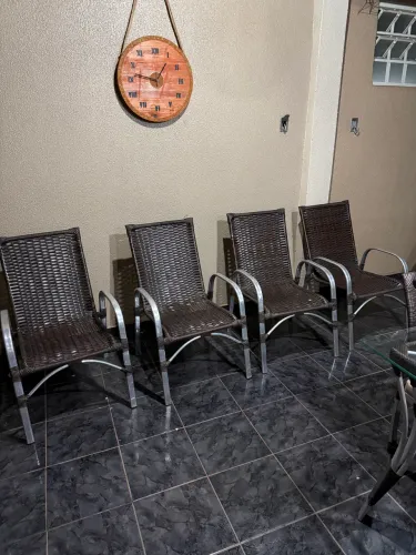 Mesa de alumínio com junco e vidro temperado: 2,40 x 1,00