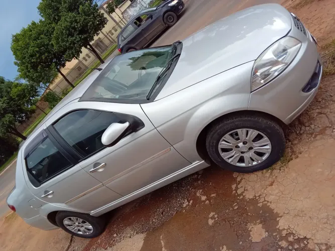 Fiat Siena EL Celeb. 1.0 MPI Fire Flex 8V 4P 2012