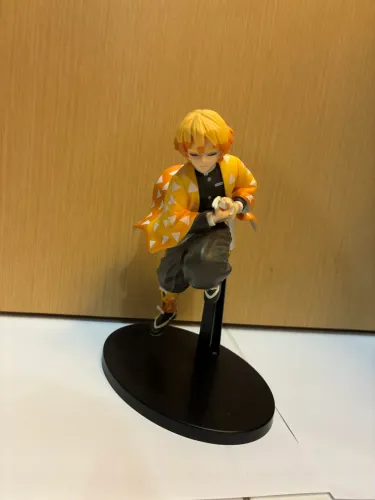 Action figure Zenitsu - original da BANDAI BANPRESTO