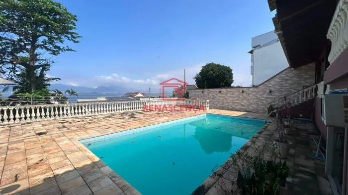 Casa com 4 Quartos e Piscina no Jardim Guanabara.