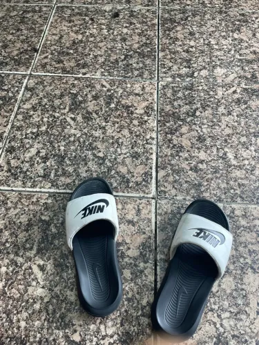 Chinelo Nike Victori one