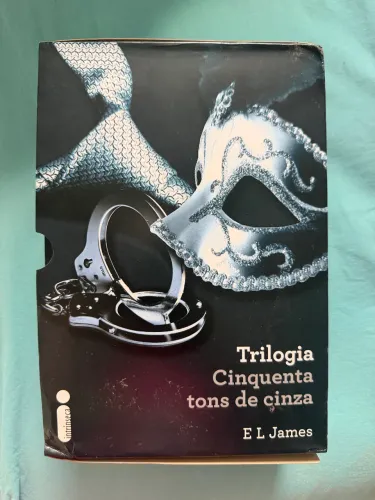Kit trilogia para colecionador- 50 tons de cinza