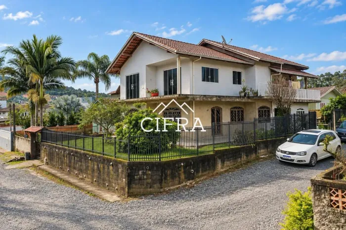 Casa Mista - Venda - 03 dormitórios - 237m2 - Rua Fraiburgo - Rainha - Rio do Sul