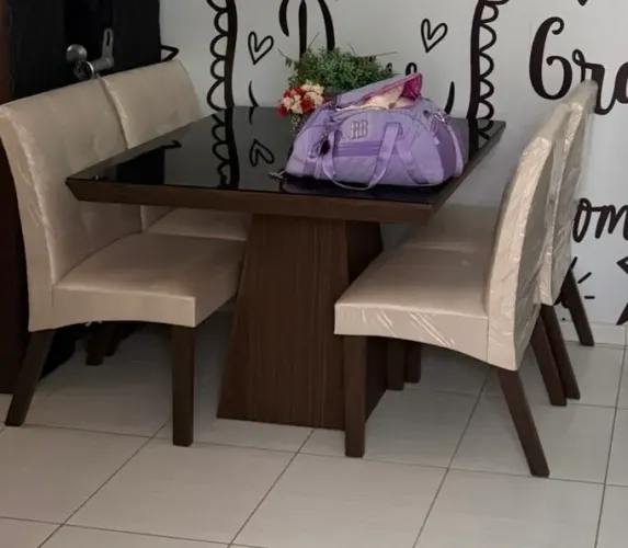 Mesa de jantar 4 cadeiras 
