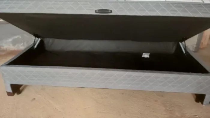 VENDO UMA CAMA BOX SOLTEIRO COM MALEIRO E CAMA AUXILIAR SEMI NOVA