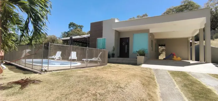 Cachoeiras de Macacu- Rj- Região Nobre- Linda Casa em  Condomínio Residencial!!