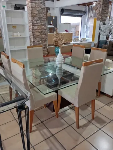 Mesa de tampo de vidro com 6 cadeiras