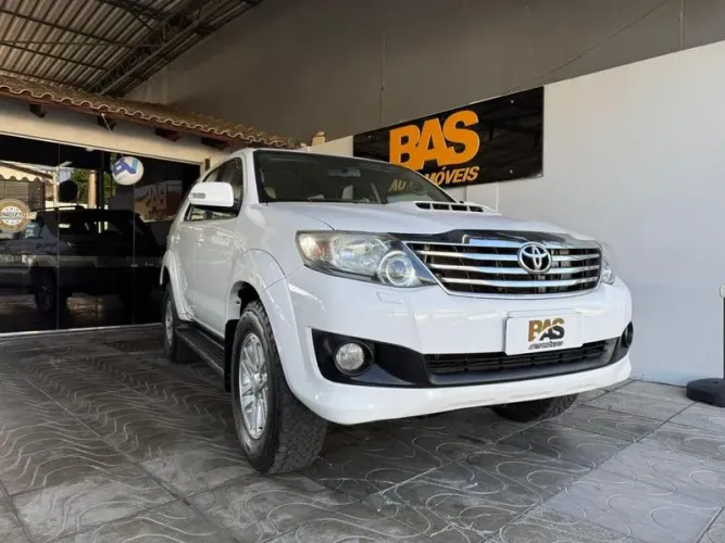 Toyota Hilux SW4 SRV D4-d 4X4 3.0 TDI Dies. AUT 2014
