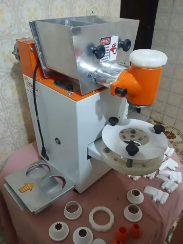 Máquina modeladora automática de salgados