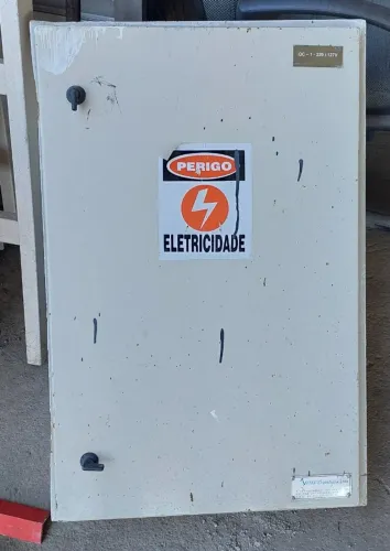 Quadro de comando ou distribuição elétrico