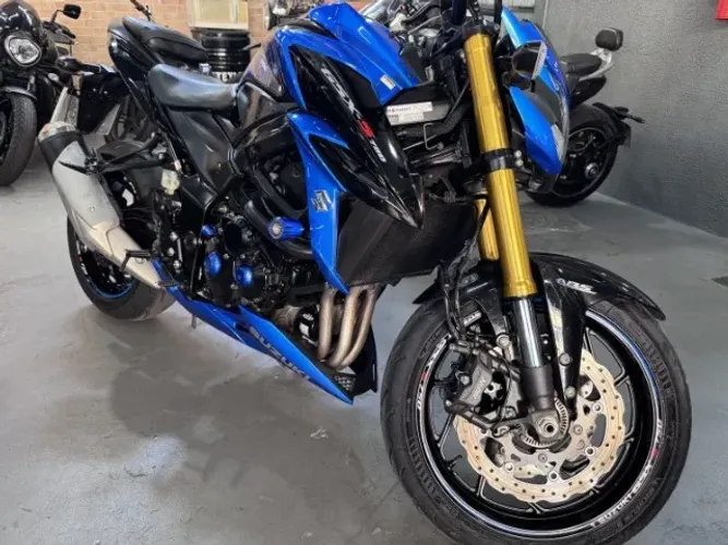 SUZUKI GSX-S 750 | ÚNICO DONO | KM BAIXA | IMPECÁVEL | IPVA PAGO | FINANCIO!
