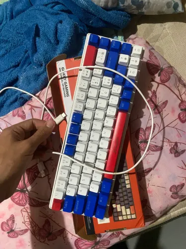 Teclado Mecânico 60% Switch Red USB C (Trocável)