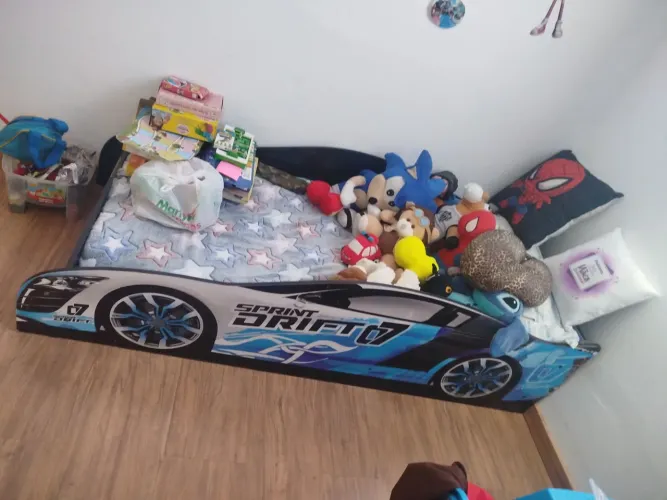 Vendo cama infantil de carrinho com colchão