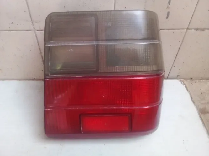 Lente lanterna traseira Fiat Uno lado direito 1984/2004.