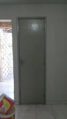 Vendo portas Paraná usadas ,bem conservada,pra quarto e banheiro