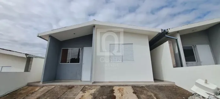 Casa térrea no Condomínio Residencial São Lourenço, zona leste de Sorocaba
